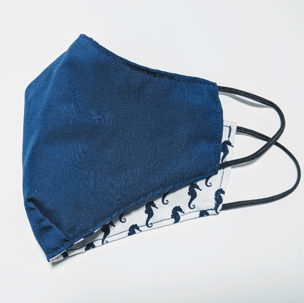 7$ 5/25$ Face mask Reversible - Picture 2 of 5
